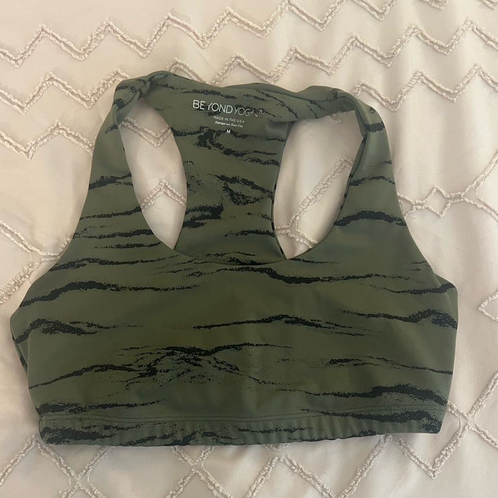 Beyond Yoga Green and Black Sports Bra